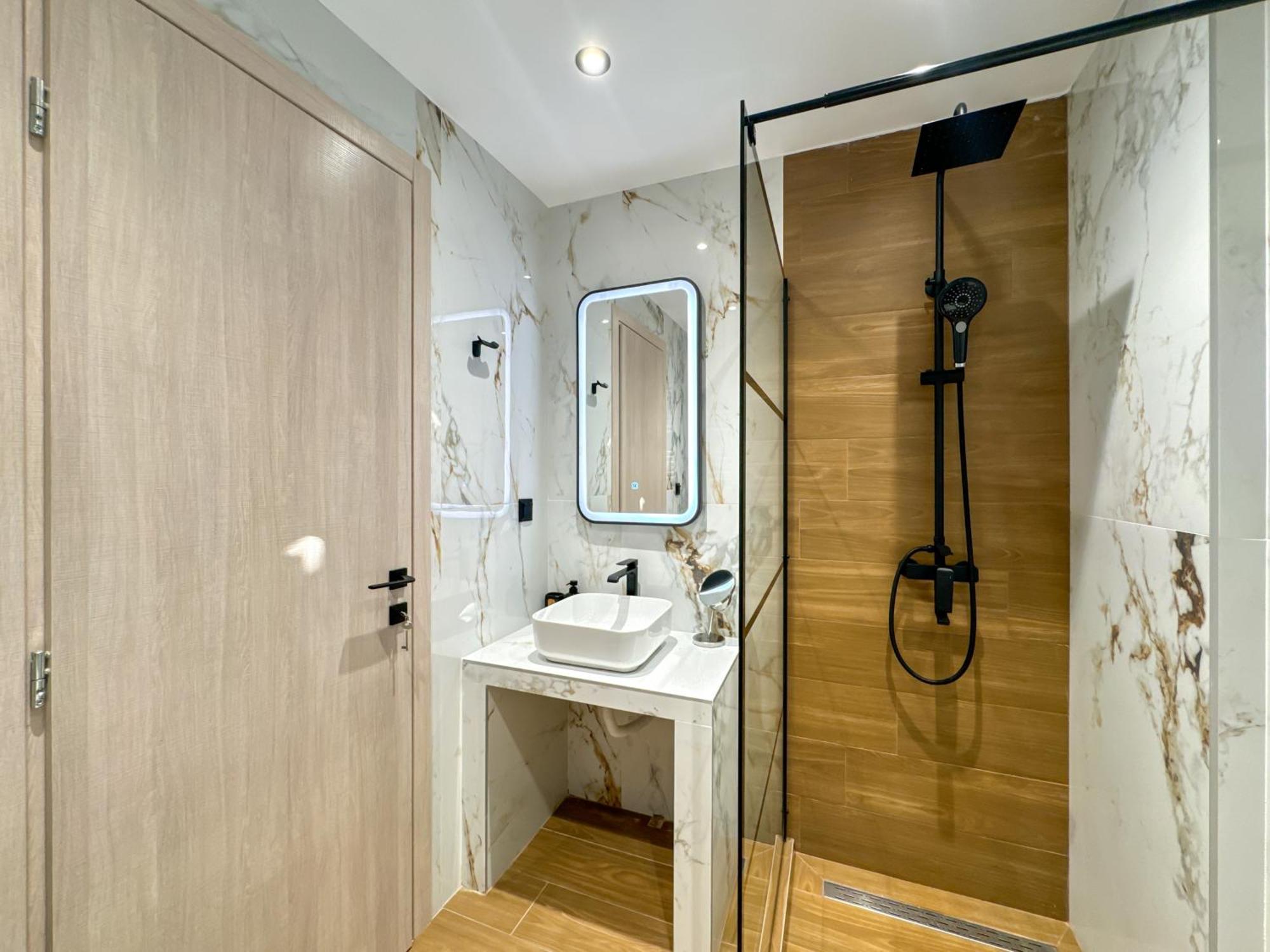 Luxury Downtown Apartment D1 เทสซาโลนิกิ ภายนอก รูปภาพ